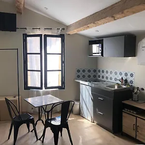 Arles: Studio De La Place Appartamento